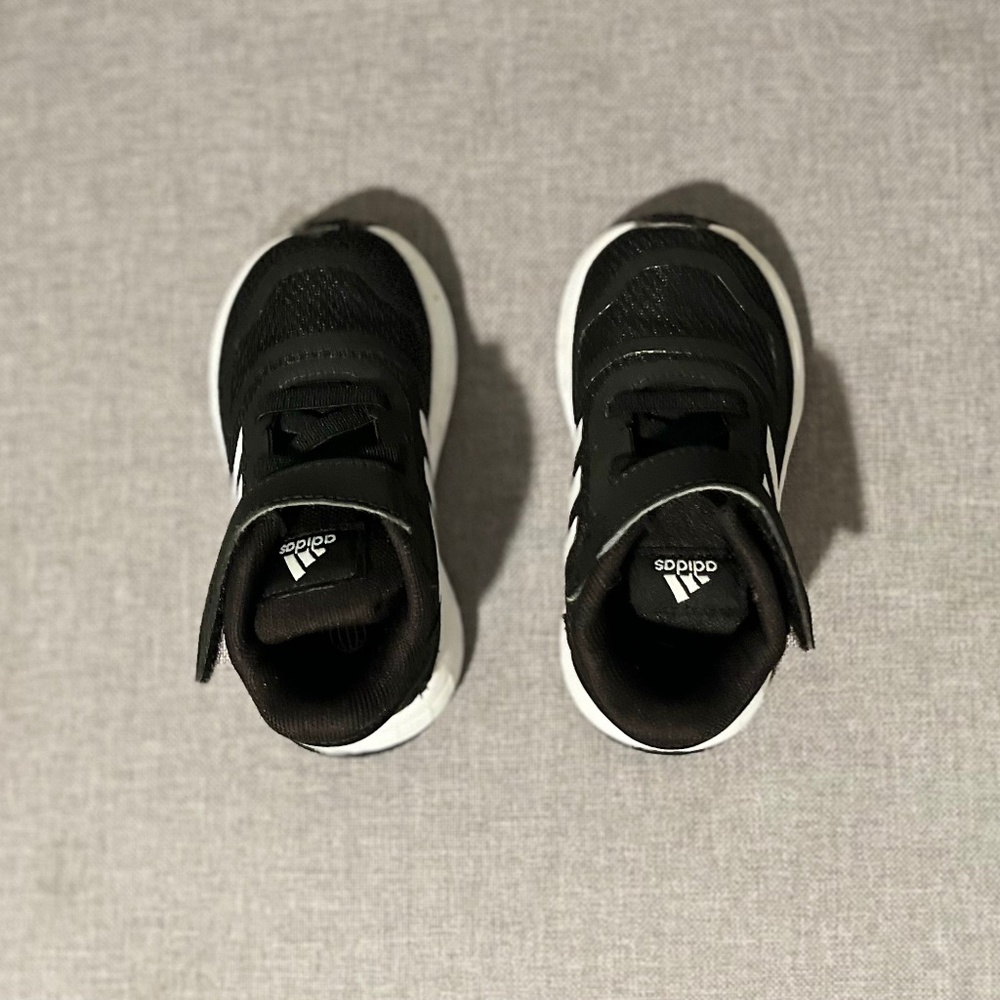 ADIDAS DURAMO 10 RUNNING SHOE